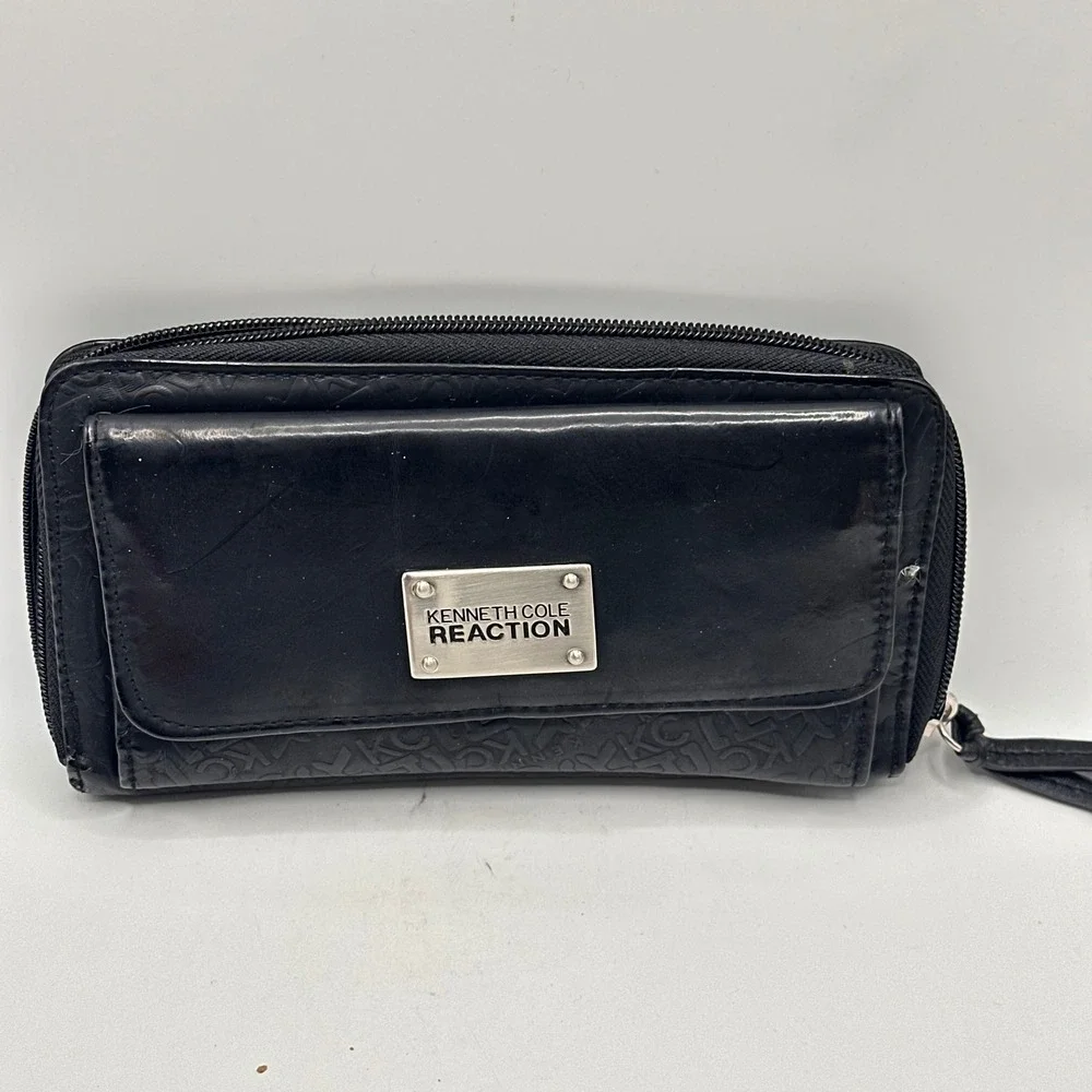 Vintage Kenneth Cole Reaction Black Embossed Logo Zip Around Wallet Organizer